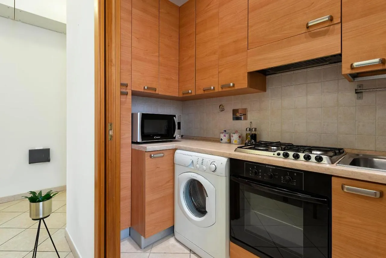 Whiteten Rome Apartment